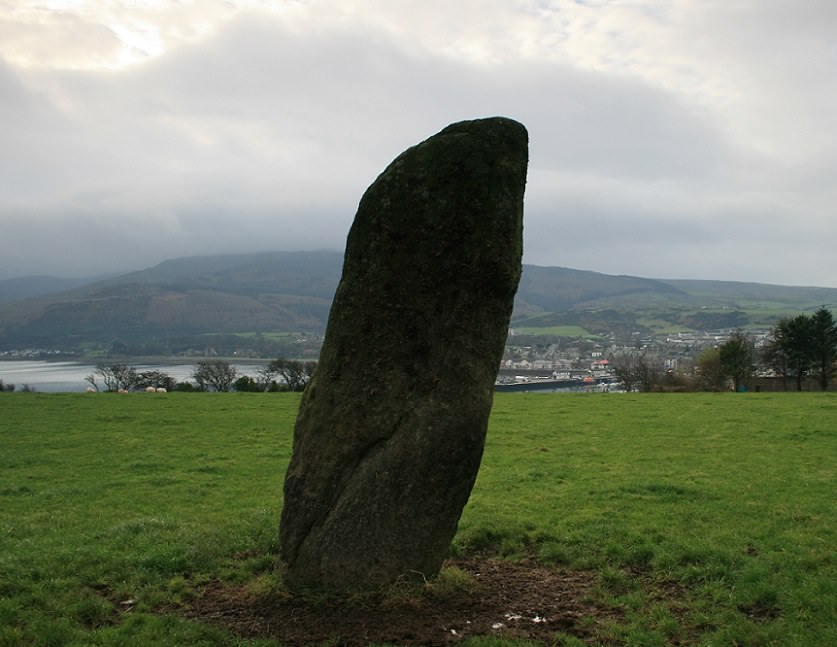 menhir-1.jpg