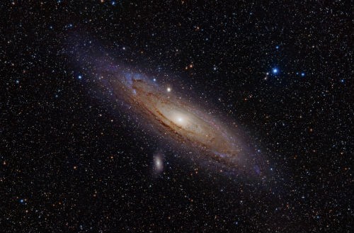 Galassia Messier 98: perché è di colore blu?