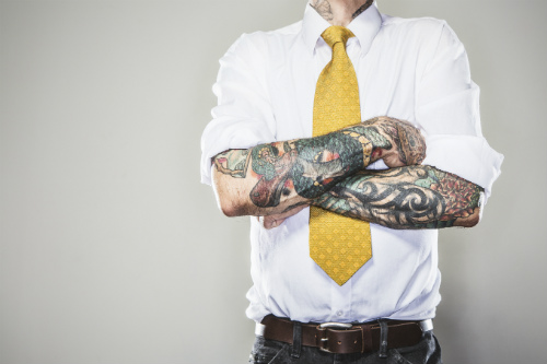 Tatuaggi e lavoro: quando i tattoo aumentano possibilità di assunzione