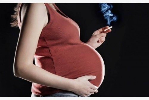 I rischi del fumo durante gravidanza e allattamento