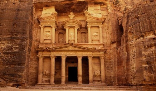 Petra, la clamorosa scoperta: una piscina nel cuore della città