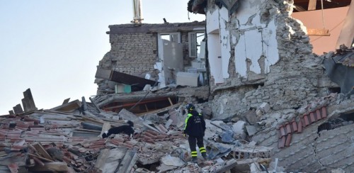 Terremoto: forte scossa ‘accoglie’ il papa nelle zone colpite