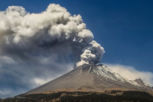 Perù: erutta lo Sabancaya, uno dei vulcani più alti al mondo