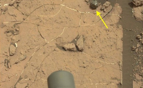 Marte: Curiosity avvista strano oggetto di metallo sferico