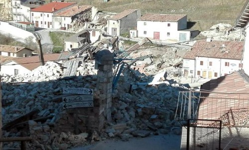 Terremoto: scossa 4.8 alle 8:56 provoca nuovi crolli