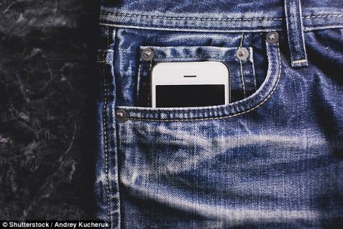 Smartphone e fertilità: il telefonino danneggia gli spermatozoi?