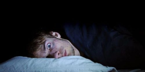 Paralisi del sonno: perché accade? La spiegazione degli esperti