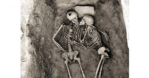 Amanti di Hasanlu: il bacio più antico della storia