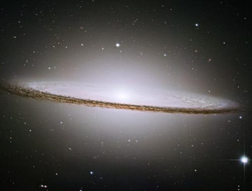 Spazio: scoperta una galassia dalla forma unica