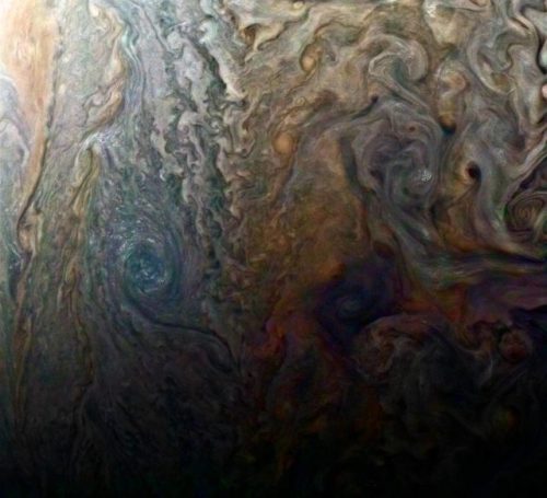Spazio: nuvole di Giove viste da ‘vicino’, spettacolari scatti di Juno