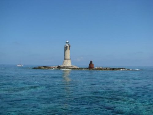 Arcipelago delle Formiche: forti boati e un imponente geyser di acqua, l’allarme dei pescatori