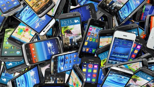 Smartphone: impatto ambientale devastante a dieci anni dall’invenzione