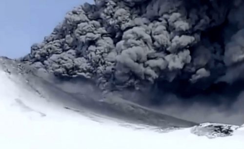 Siberia: il vulcano Kambalny spaventosa eruzione dopo 250 anni