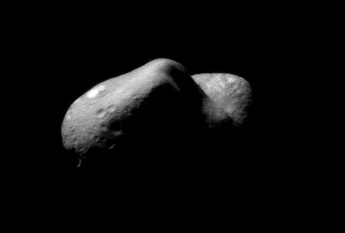 Asteroide sfiora la Terra: nuovo passaggio record