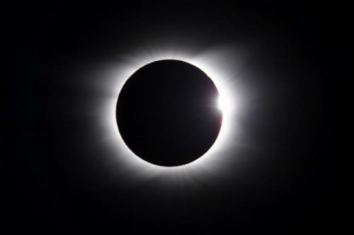 Eclissi totale di Sole: iniziato il countdown