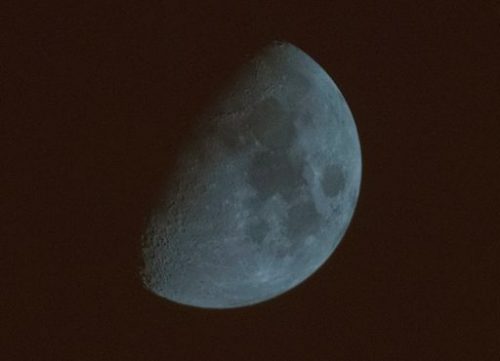 Luna blu a Pechino: lo strano fenomeno avvistato in queste ore
