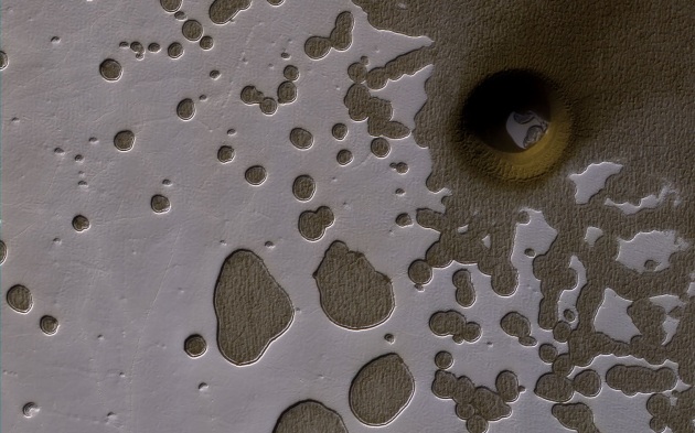 Marte: scoperto uno strano buco al Polo Sud