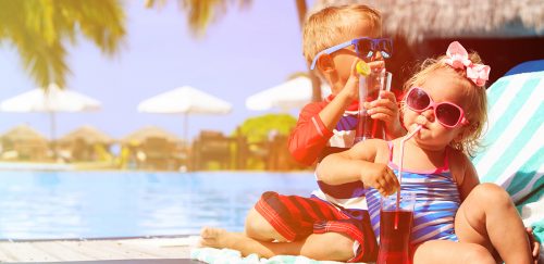 Creme solari in piscina? Possono essere pericolose per la salute