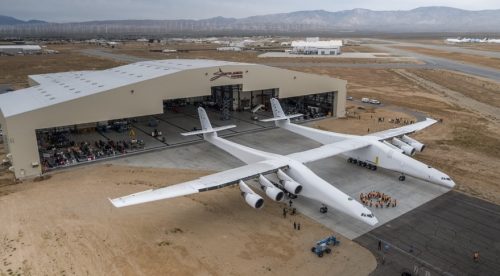 Stratolaunch: presentato in California l’aereo più grande del mondo