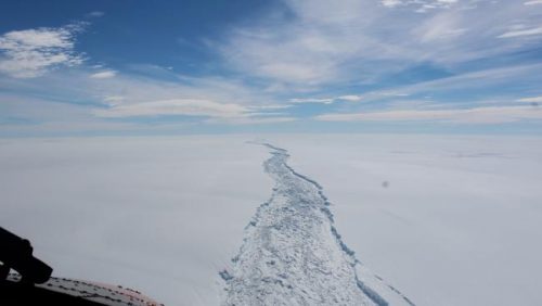 Distacco Larsen C, i rischi del colossale iceberg antartico