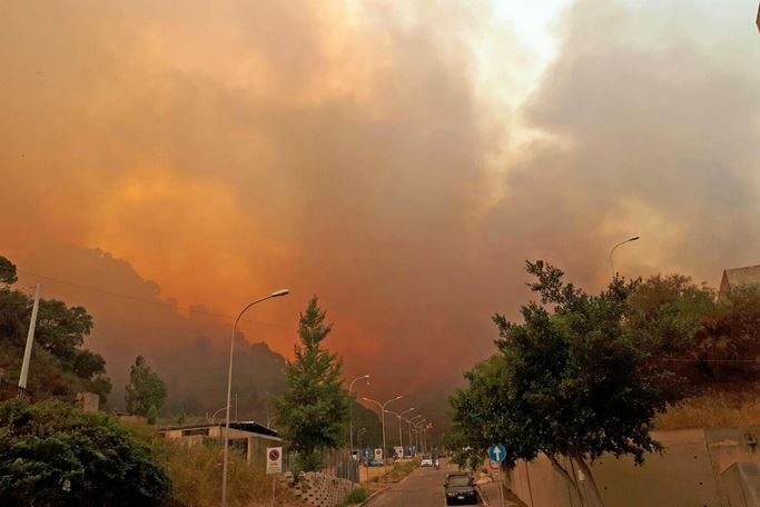 Incendi Italia: bruciata area grande quanto cinque città in un solo mese