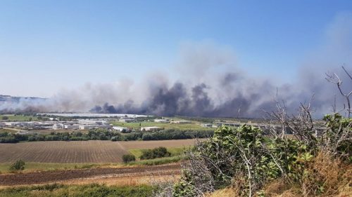 Incendi in Molise: chiuse autostrada, linea ferroviaria e statali, evacuate fabbriche