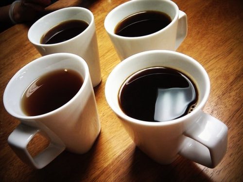 Quattro caffè al giorno dimezzano il rischio di morte, la nuova ricerca