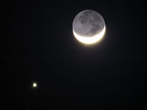 Congiunzione Luna Saturno: lo spettacolo di questa sera
