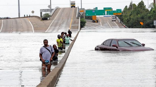 Harvey, la tempesta ha provocato un disastro ambientale: record di batteri in acqua