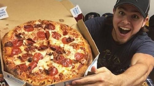 Mangiare pizza ogni giorno per un anno, il folle esperimento di Brian