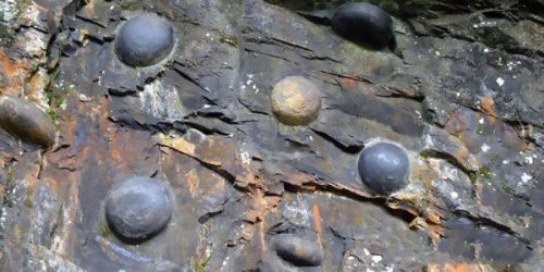 Cina, il mistero delle uova di roccia del Monte Gandeng 
