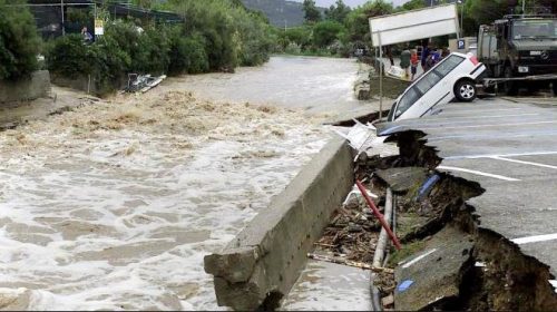 Livorno: rimosse auto finite in mare durante l’alluvione del 10 settembre
