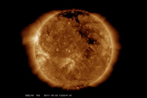 Un secondo gigantesco buco coronale è spuntato sul Sole e punta verso la Terra