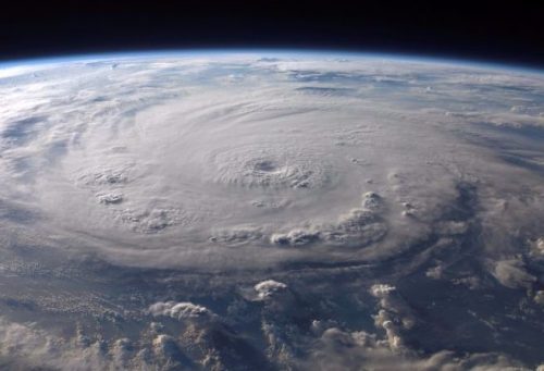 Ophelia diventa uragano categoria 2, direzione confermata verso Europa