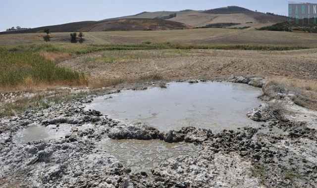 Pericoloso vulcanello di fango a Gravina di Puglia Fonte: Barinedita