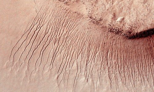Acqua su Marte? No, flussi di sabbia. Una ricerca smentisce la NASA