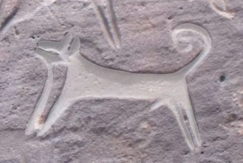 La prima raffigurazione di un cane scoperta in Arabia: ha ottomila anni