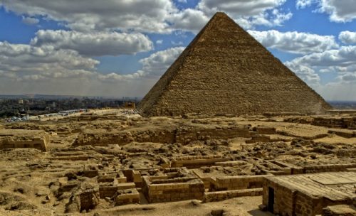 piramide di cheope trono