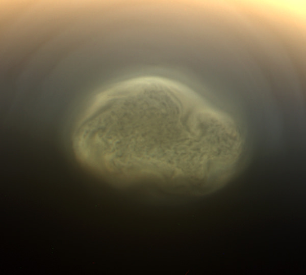 Titano: scoperto il ‘segreto’ del misterioso vortice