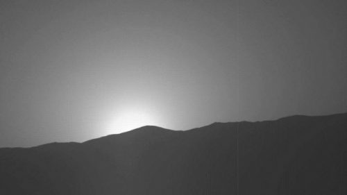 Tramonto blu su Marte: nuovo suggestivo scatto di Curiosity