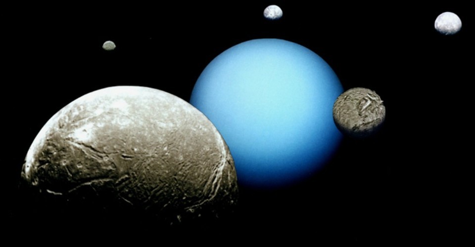 Urano: due satelliti stanno emettendo ‘materiale’ nello spazio