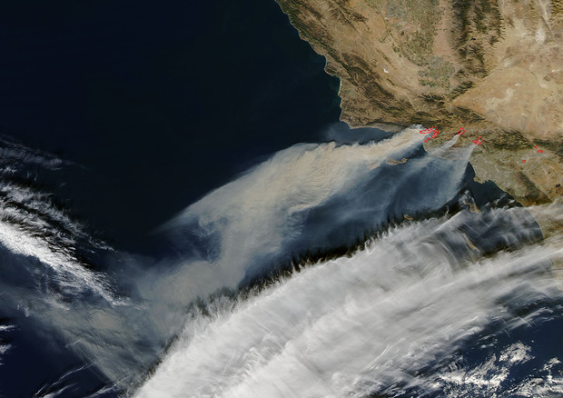 Incendi California: le immagini impressionanti della NASA