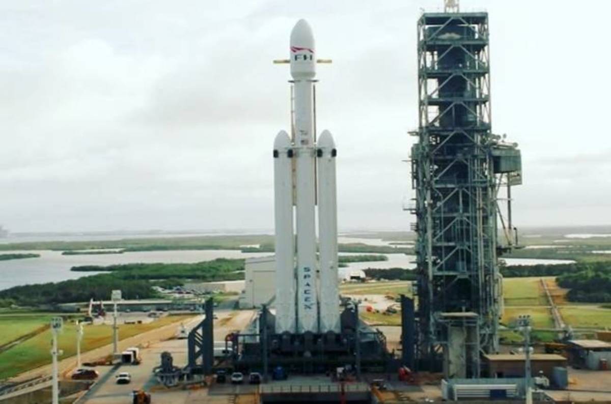 Falcon-Heavy-razzo-di-spacex-1.jpg