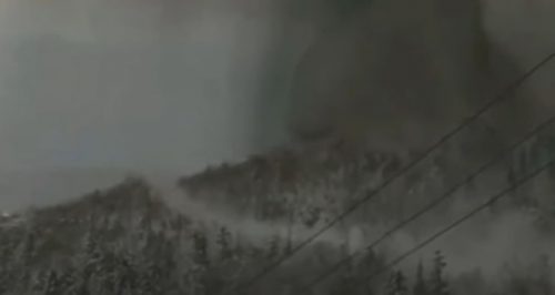 Vulcano si risveglia dopo 35 anni e provoca una valanga: 1 morto e 16 feriti