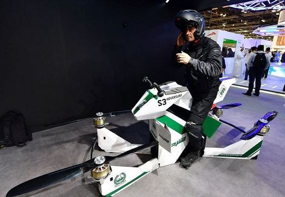 A Dubai arriva la motocicletta drone per la polizia