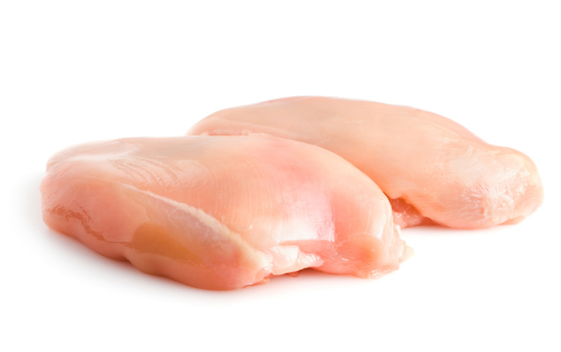 Mangia pollo crudo, madre 37enne muore a causa di infezione da e-coli