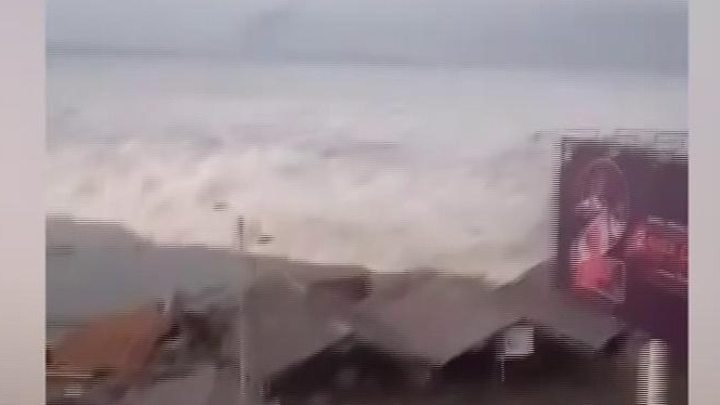Terremoto Indonesia: violento tsunami si abbatte sulla costa, il video