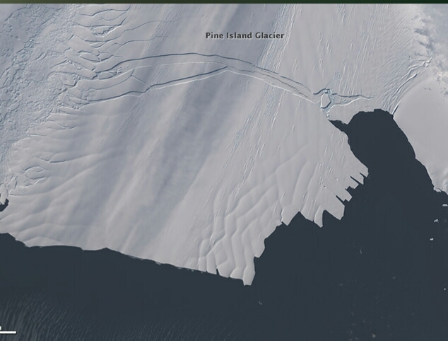 Antartide, un altro colossale iceberg da Pine Island verso l’oceano