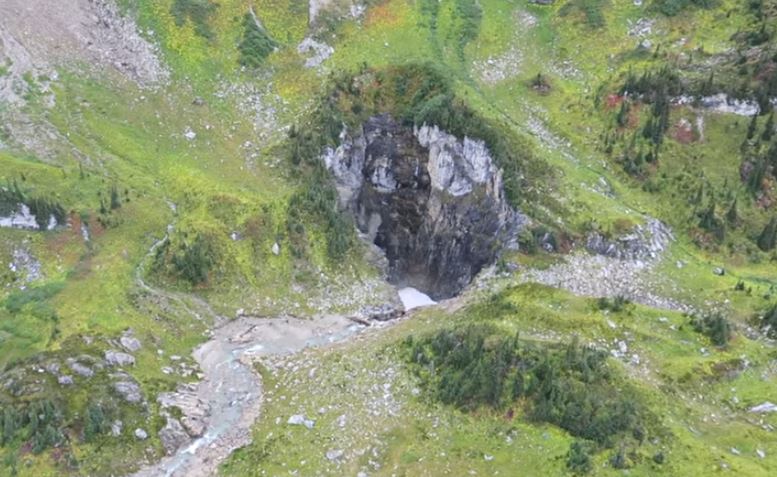 Scoperta enorme caverna sotterranea in Canada, è profonda 200 metri
