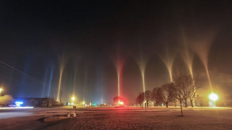 Light Pillars: incredibile avvistamento negli Usa, le foto